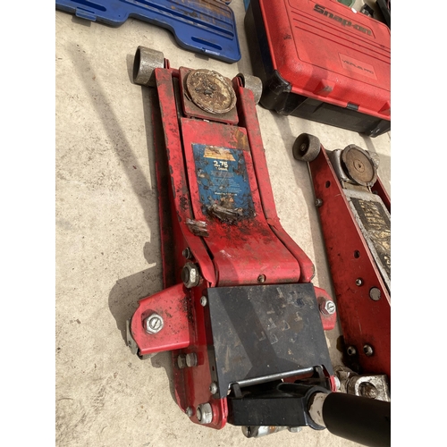 1835 - A HEAVY DUTY 2.75 TON TROLLEY JACK