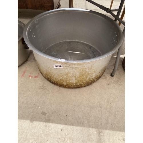 1881 - A LARGE STAINLESS STEEL COOKING POT