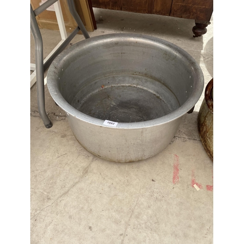 1882 - A LARGE STAINLESS STEEL COOKING POT