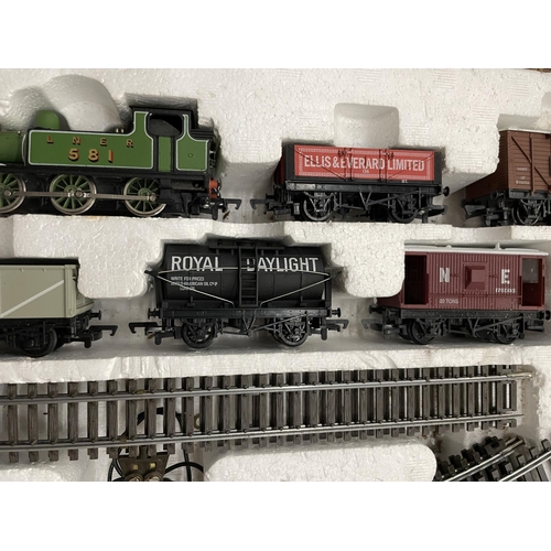 274 - AN LNER BRANCH LINE FREIGHT ELECTRIC TRAIN SET