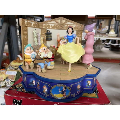 289 - A DISNEY CLASSIC BOXED SNOW WHITE MODEL