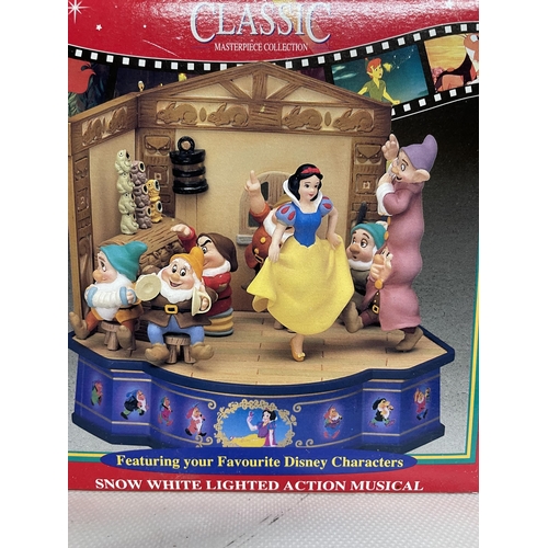 289 - A DISNEY CLASSIC BOXED SNOW WHITE MODEL