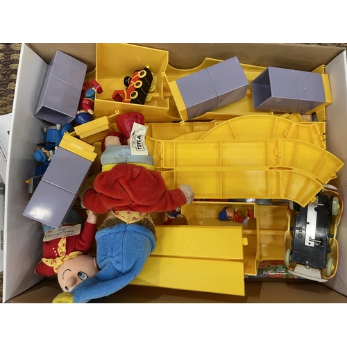 290 - TWO BOXED NODDY ITEMS TO INCLUDE TOYLAND PLAYSET AND A VEHICLE SET WITH FIGURINES