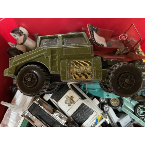 454 - A LARGE QUANTITY OF VINTAGE DIECAST VEHICLES