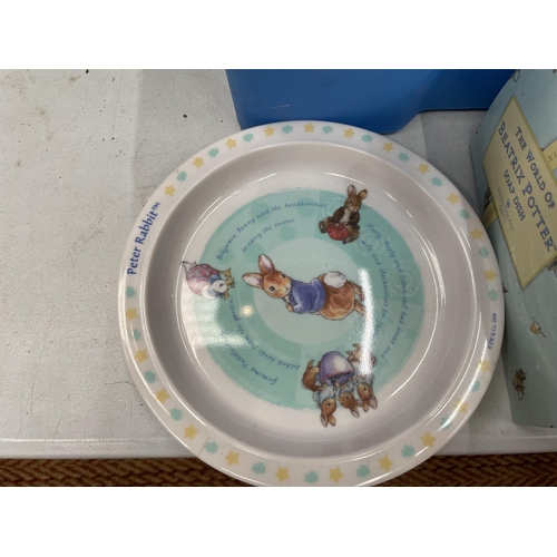 460 - A GROUP OF BEATRIX POTTER BOOKS, PLATES AND FOUR BRAMBLEY HEDGE PLATES