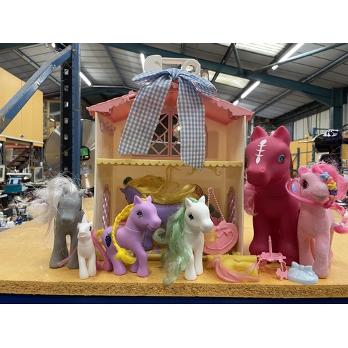 468 - A MY LITTLE PONY STABLE HOUSE AND PONIES