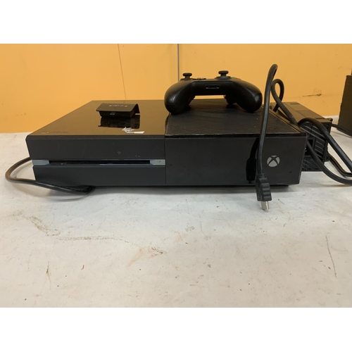 313 - AN XBOX ONE AND CONTROLLER WITH BATTERY PACK