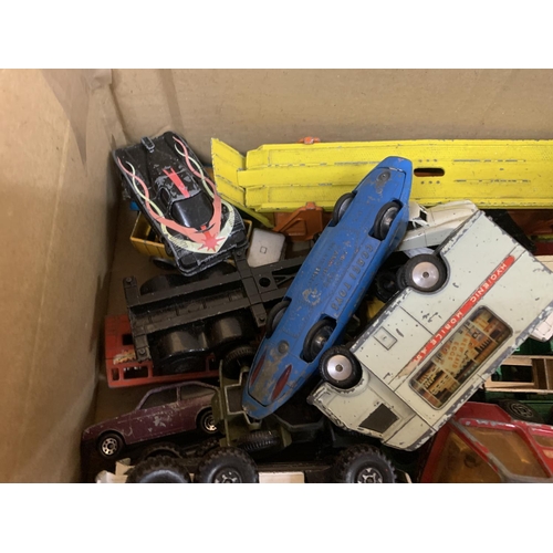 476 - VARIOUS DIE CAST TOY VEHICLES TO INCLUDE FIRETRUCK, BUS, CARS ETC