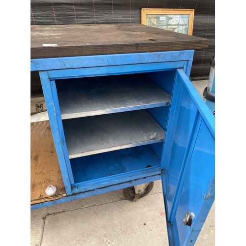 2011 - A METAL FOUR WHEELED WORKSHOP TROLLEY WITH LOWER CUPBOARD AND WOODEN WORK TOP