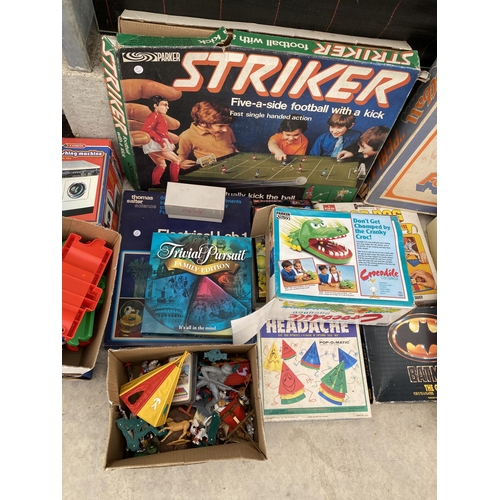 2019 - AN ASSORTMENT OF RETRO TOYS AND GAMES TO INCLUDE PARKER STRIKER, TABLE FOOTBALL AND POP UP PIRATE ET... 