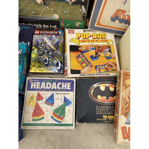 2019 - AN ASSORTMENT OF RETRO TOYS AND GAMES TO INCLUDE PARKER STRIKER, TABLE FOOTBALL AND POP UP PIRATE ET... 