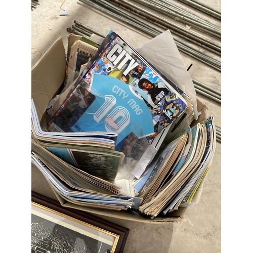 2082 - AN ASSORTMENT OF MANCHESTER CITY PROGRAMMES, EPHEMERA AND PICTURES ETC