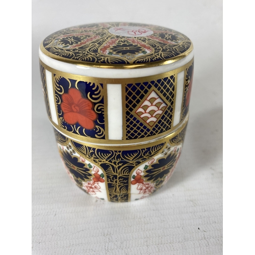 787 - THREE PIECES OF ROYAL CROWN DERBY IN THE OLD IMARI