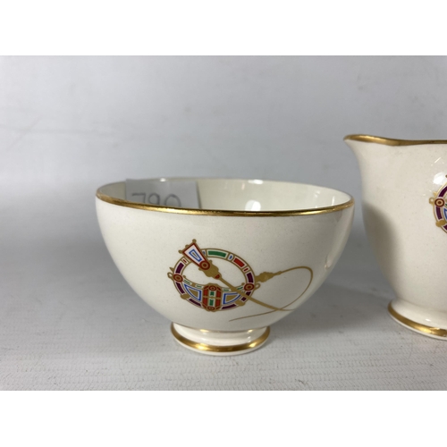 790 - TWO PIECES OF IRISH ARKLOW POTTERY 'TARA BROOCH' TO INCLUDE A CREAM JUG AND SUGAR BOWL