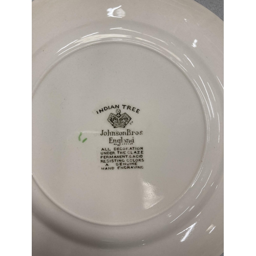 878 - A QUANTITY OF JOHNSON BROS 'INDIAN TREE' PATTERN TEAWARE TO INCLUDE VARIOUS SIZED PLATES, BOWLS, CUP... 