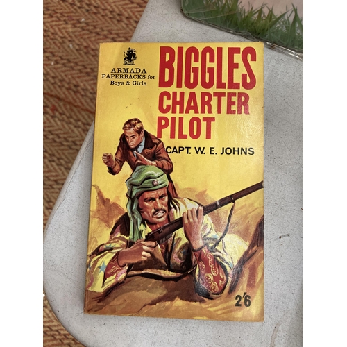 889 - TWENTY ONE VINTAGE BIGGLES BOOKS AND FOUR ENID BLYTON BOOKS