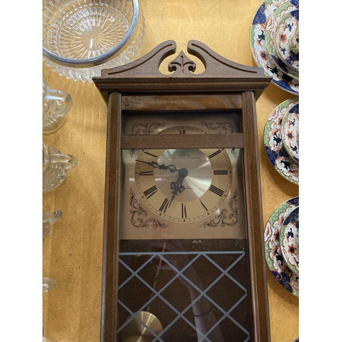 928 - A VINTAGE STYLE 'LONDON CLOCK COMPANY' WOODEN CASED WALL CLOCK