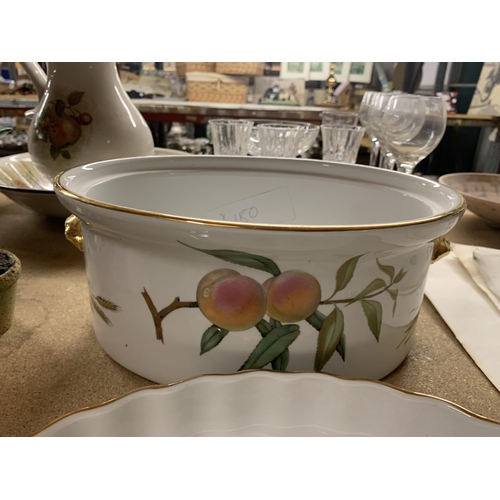 973 - TWO LARGE PIECES OF ROYAL WORCESTER 'EVESHAM' DINNERWARE TO INCLUDE A SERVING TUREEN AND A FLAN CASE