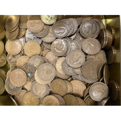 1009 - A COLLECTION OF PRE-DECIMAL COINS TO INCLUDE THREEPENNY BITS, SIXPENCES, A FLORIN, PENNIES, HA'PENNI... 