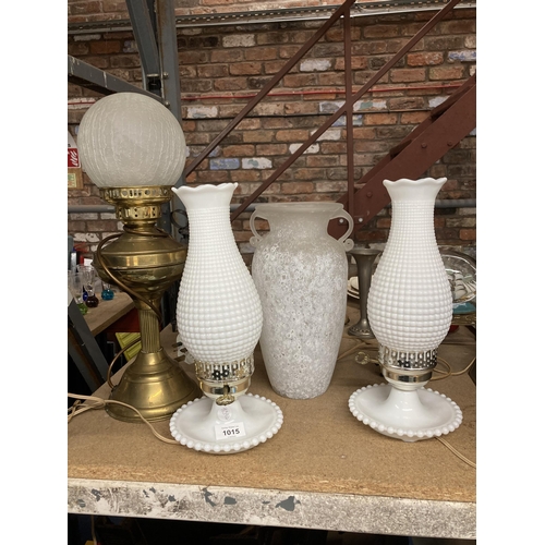 1015 - A VINTAGE BRASS OIL LAMP CONVERTED TO ELECTRICITY, A PAIR OF WHITE GLASS OIL LAMP STYLE LAMPS PLUS A... 