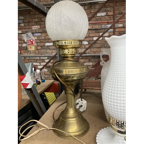 1015 - A VINTAGE BRASS OIL LAMP CONVERTED TO ELECTRICITY, A PAIR OF WHITE GLASS OIL LAMP STYLE LAMPS PLUS A... 