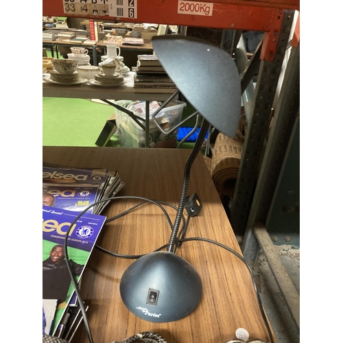 1046 - A LARGE FASHION HANDBAG AND A DESK LAMP