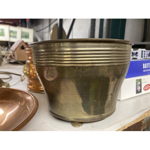 1049 - A LARGE BRASS TABLE LAMP, PLANTERS AND A COPPER PLATE WITH CERAMIC HUNTING SCENE