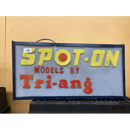 409 - A 'SPOT-ON MODELS BY TRI-ANG' ILLUMINATED LIGHT BOX