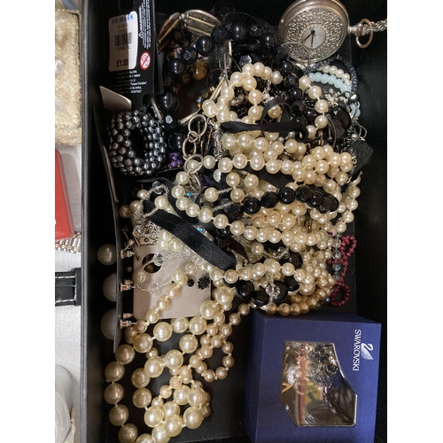 997 - A LARGE QUANTITY OF COSTUME JEWELLERY TO INCLUDE RINGS, BROOCHES, NECKLACES, BANGLES, EARRINGS, WATC... 