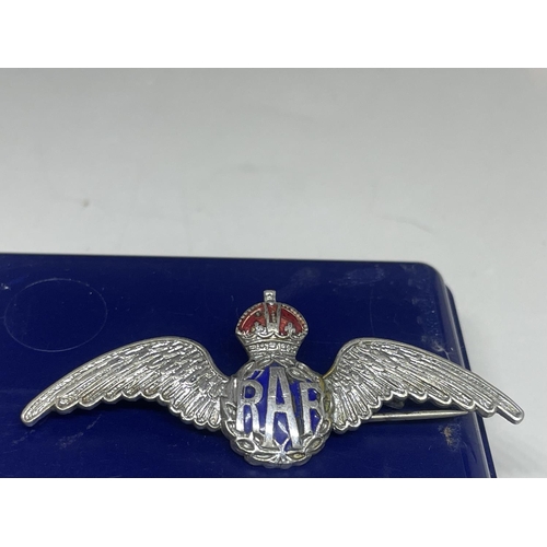 657A - TWO RAF BROOCHES WITH A PRESENTATION BOX