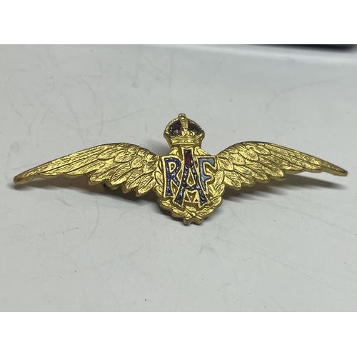 657A - TWO RAF BROOCHES WITH A PRESENTATION BOX