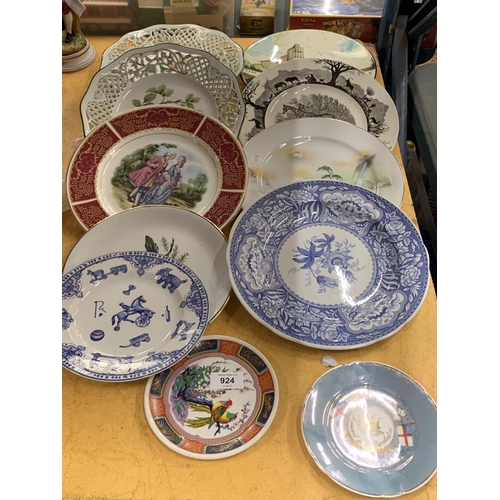 924 - A QUANTITY OF CABINET PLATES TO INCLUDE SPODE, KUTANI, WEDGWOOD, BRITANNIA, ETC