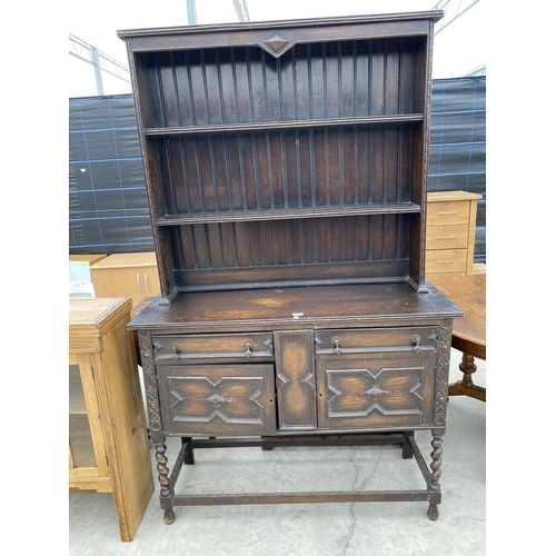 2921 - AN EARLY 20TH CENTURY OAK JACOBEAN STYLE DRESSER ON BARLEYTWIST FRONTLEGS, COMPLETE WITH PLATE RACK,... 