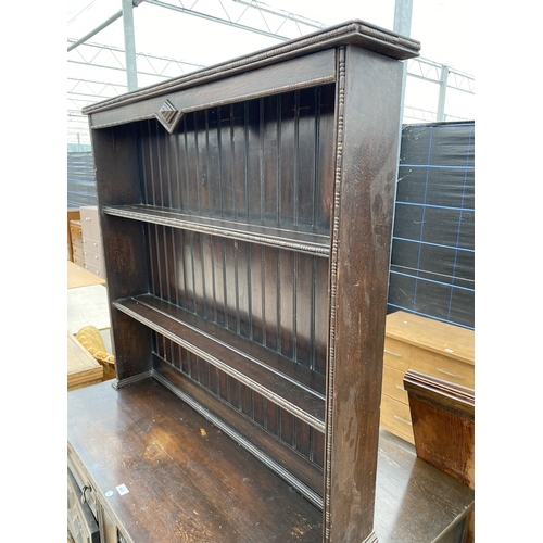 2921 - AN EARLY 20TH CENTURY OAK JACOBEAN STYLE DRESSER ON BARLEYTWIST FRONTLEGS, COMPLETE WITH PLATE RACK,... 