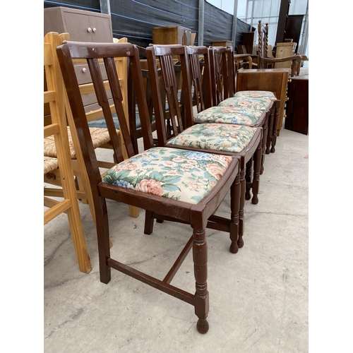 2925 - A SET OF FIVE MID 20TH CENTURY DINING CHAIRS ON TURNED FRONT LEGS