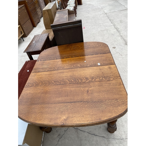 2928 - AN EARLY 20TH CENTURY OAK WIND-OUT DINING TABLE, 53X42