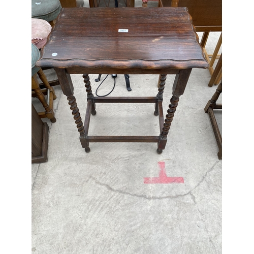 2931 - AN EARLY 20TH CENTURY OAK BARLEYTWIST CENTRE TABLE