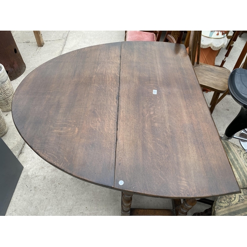 2933 - AN OAK GEORGE III STYLE OVAL GATELEG DINING TABLE, 66.5X48