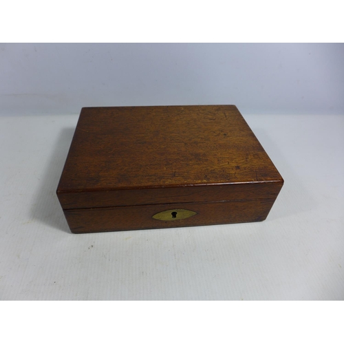 312 - A MAHOGANY BOX FITTED OUT TO TAKE A PISTOL, SIZE OF BOX WIDTH 19.5CM, DEPTH 14CM AND HEIGHT 6CM