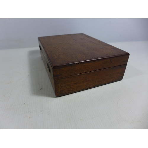 312 - A MAHOGANY BOX FITTED OUT TO TAKE A PISTOL, SIZE OF BOX WIDTH 19.5CM, DEPTH 14CM AND HEIGHT 6CM