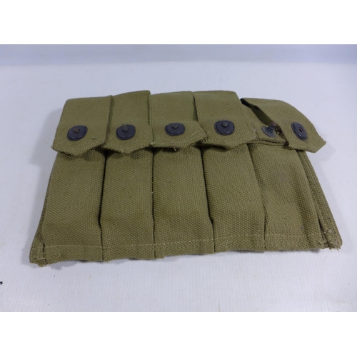 320 - AN UNITED STATES MID 20TH CENTURY MILITARY CANVAS MAGAZINE POUCH WITH FOUR MAGAZINES WITH TEN DEACTI... 