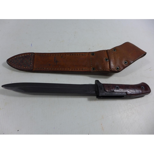 329 - A CZECHOSLOVAKIAN VZ58 BAYONET AND SCABBARD, 17CM BLADE