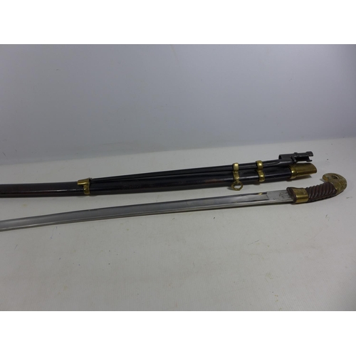 332 - A RUSSIAN COSSACK SHASQUA WITH SCABBARD AND INTEGRAL BAYONET OF UNKNOWN AGE, 80.5CM BLADE, BAYONET W... 