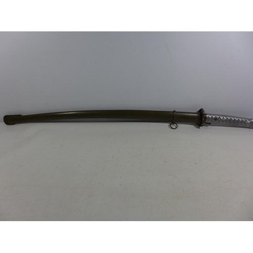 333 - A JAPANESE NCO'S SWORD AND SCABBARD, 64.5CM BLADE, TOTAL LENGTH 97CM