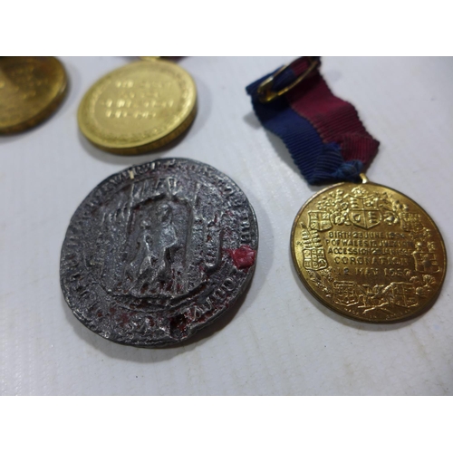 338 - A WORLD WAR I MEDAL GROUP AWARDED TO 3-6477 PRIVATE J McROBBIE OF THE GORDON HIGHLANDERS COMPRISING ... 