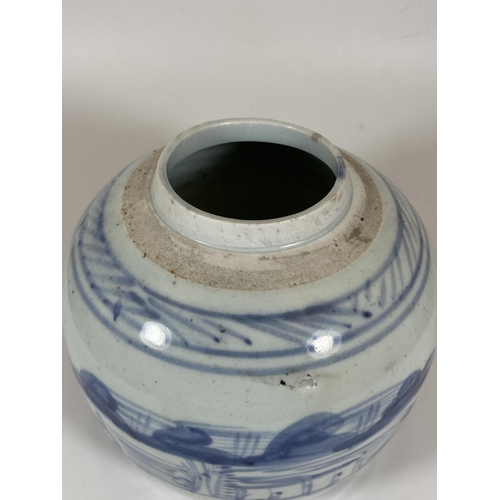 309 - A 19TH CENTURY QING TEK SING STYLE CHINESE BLUE AND WHITE MARRIAGE / GINGER JAR, HEIGHT 16CM