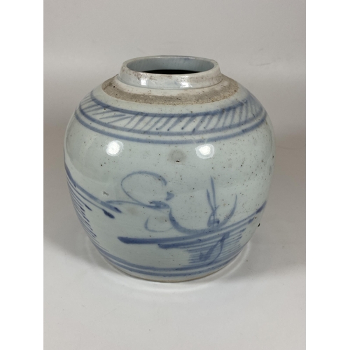 309 - A 19TH CENTURY QING TEK SING STYLE CHINESE BLUE AND WHITE MARRIAGE / GINGER JAR, HEIGHT 16CM