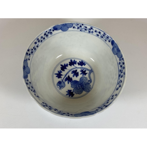 311 - AN 18TH CENTURY CHINESE BLUE AND WHITE PORCELAIN BOWL, FOUR CHARACTER DOUBLE RING MARK TO BASE, DIAM... 