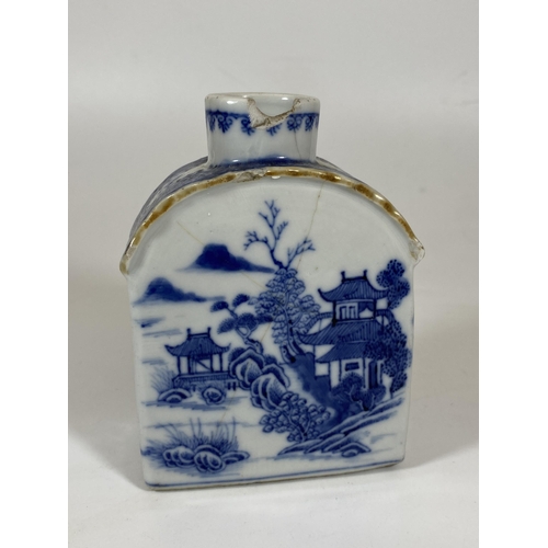 315 - A 19TH CENTURY QING CHINESE BLUE AND WHITE TEA CADDY, HEIGHT 11CM