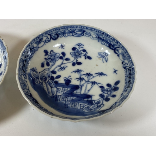 316 - A PAIR OF 19TH CENTURY QING CHINESE BLUE AND WHITE DISHES, DIAMETER 12CM